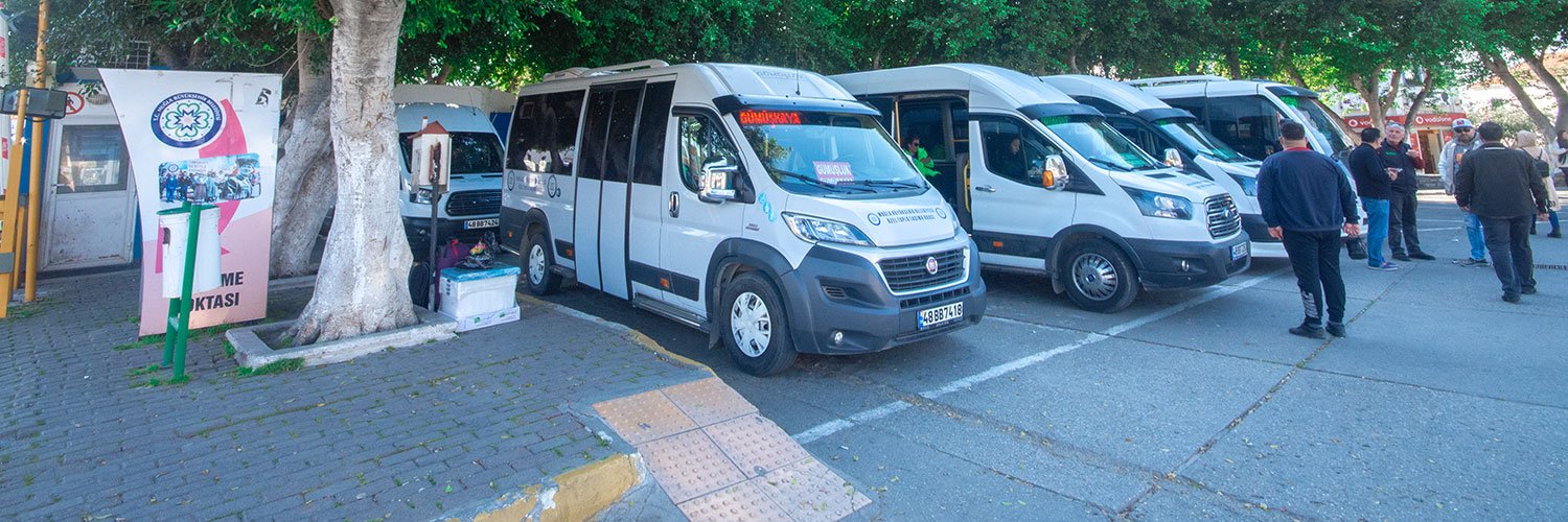 Bodrum minibuses are waiting for passengers at the station