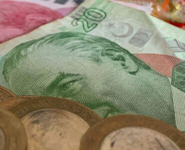 Turkish lira banknotes and coins left as a tip on a table.
