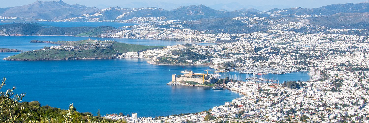 A panoramic view of Bodrum with the castle and harbour.