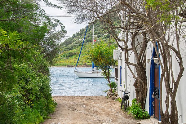 A small boat along Gumusluk’s coastline.
